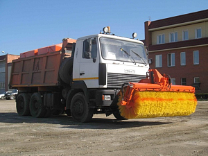 Передняя поворотная щетка